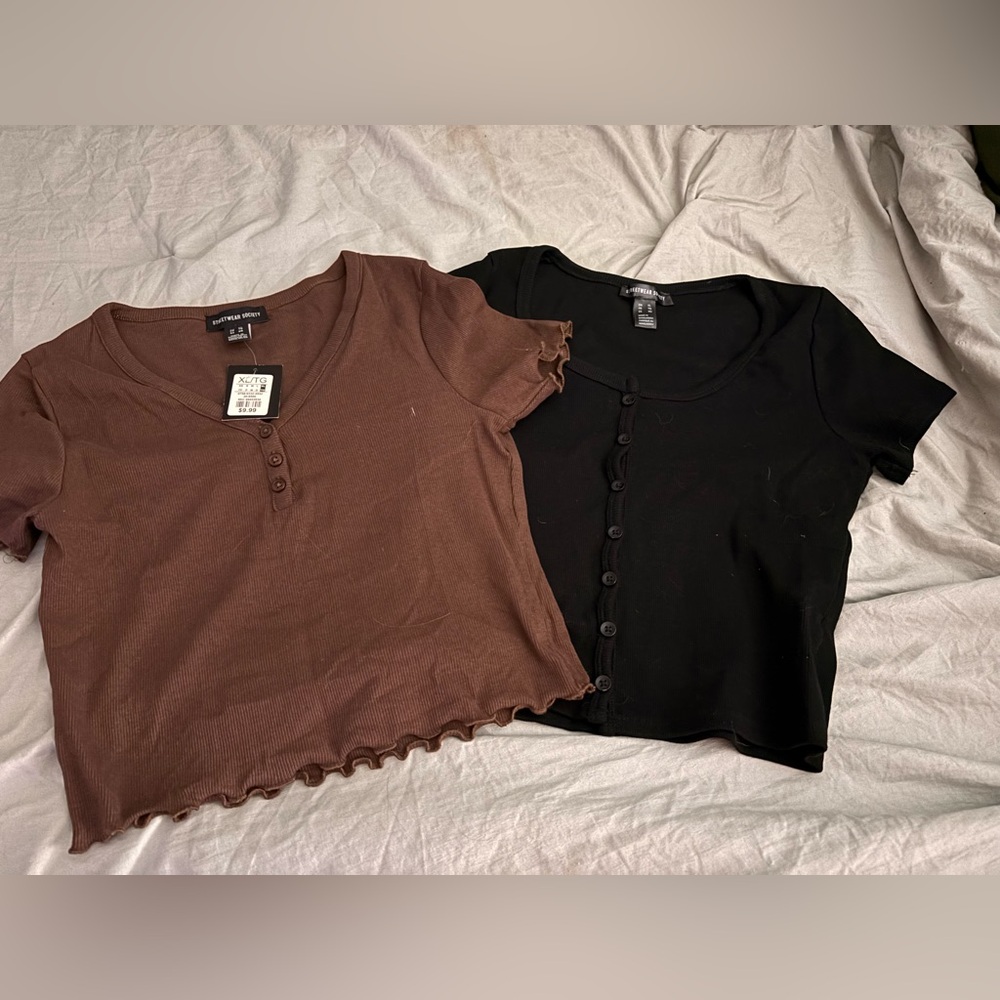 2 crop shirts streetwear